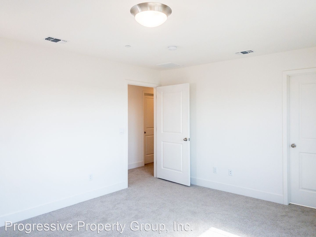 6086 Oxford Place - Photo 17