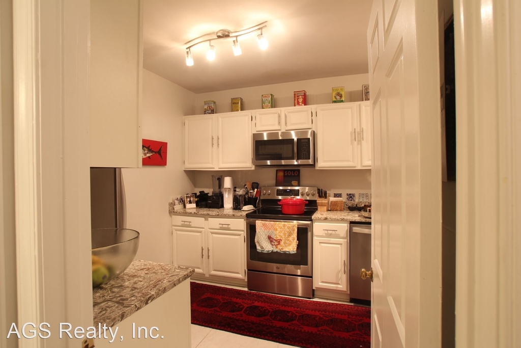 3217 Sutton Place, Nw Unit C - Photo 2