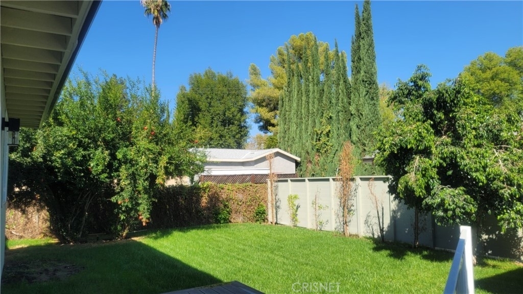 22647 Burbank Boulevard - Photo 25