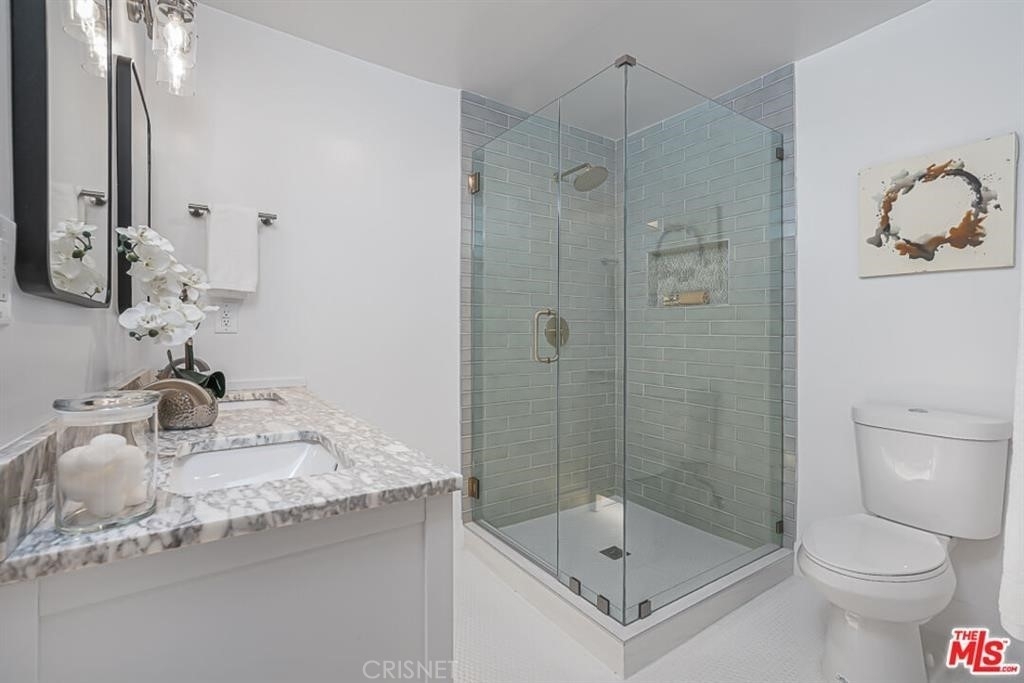 22647 Burbank Boulevard - Photo 17