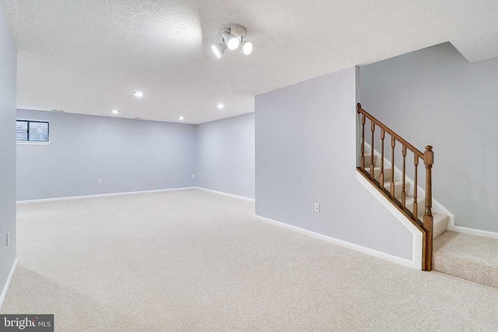 8633 Pin Oak Drive - Photo 16