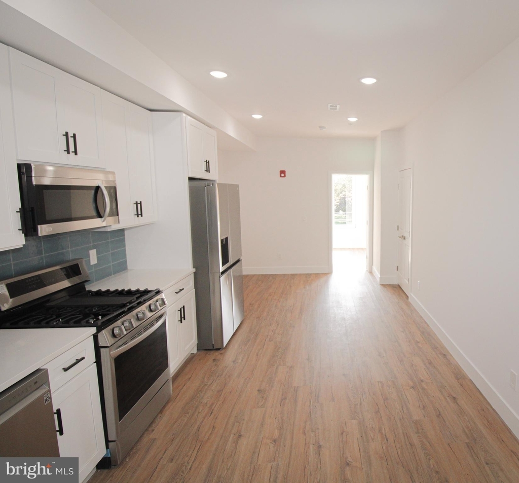 2203 W Thompson Street - Photo 3