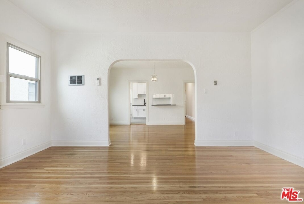 338 N Stanley Ave - Photo 10