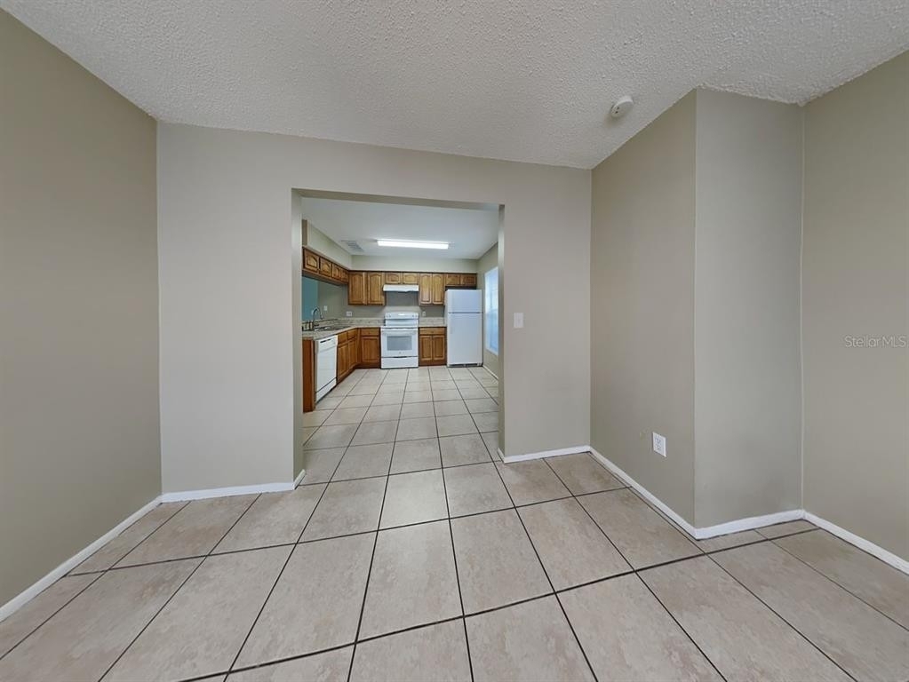 1034 Bridlewood Way - Photo 5