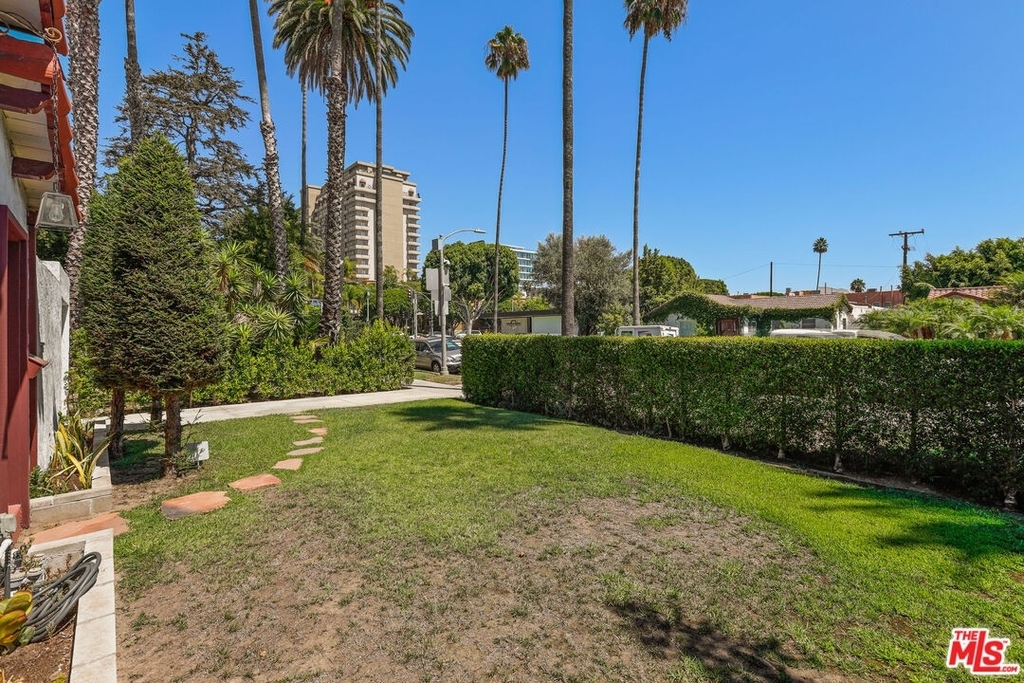 311 N Doheny Dr - Photo 45