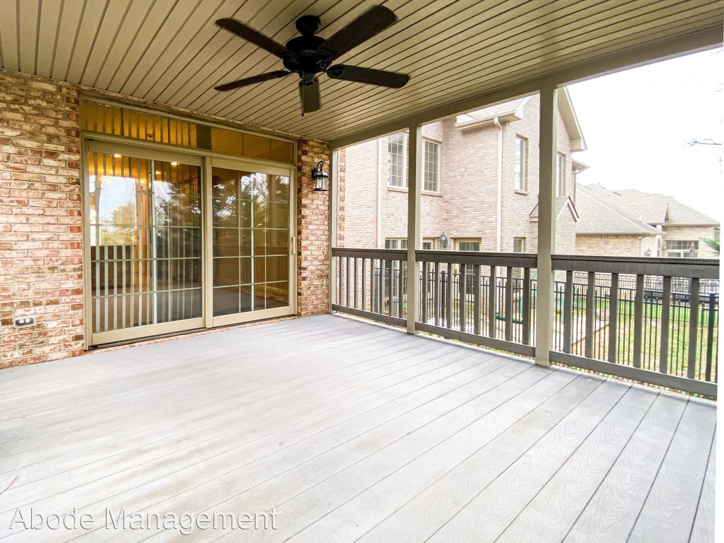 137 Clarendon Trce - Photo 26