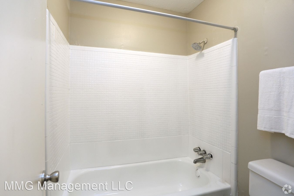 2800 Camp Creek Pkwy - Photo 1