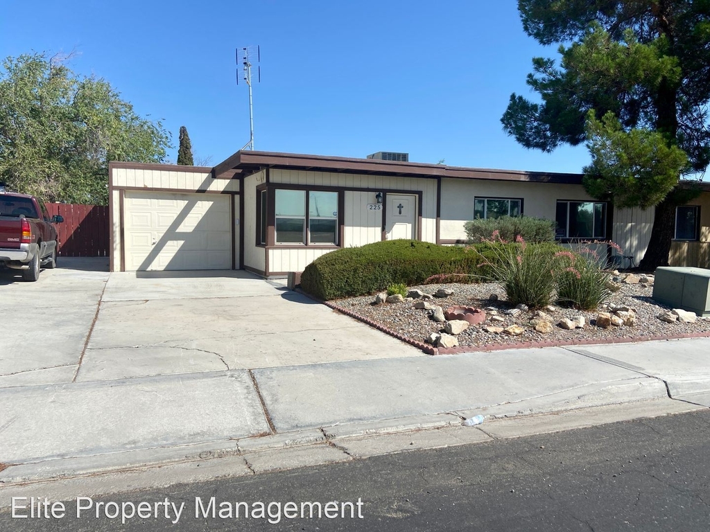 225 N Gold Canyon St - Photo 0