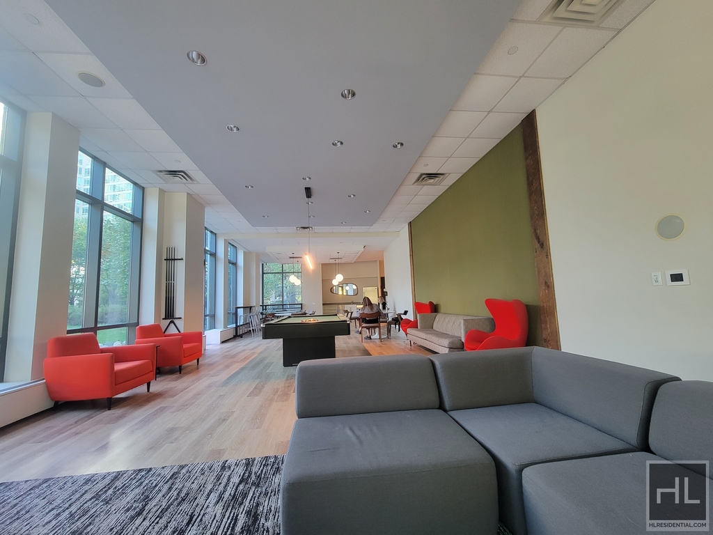 47-20 Center Boulevard - Photo 19