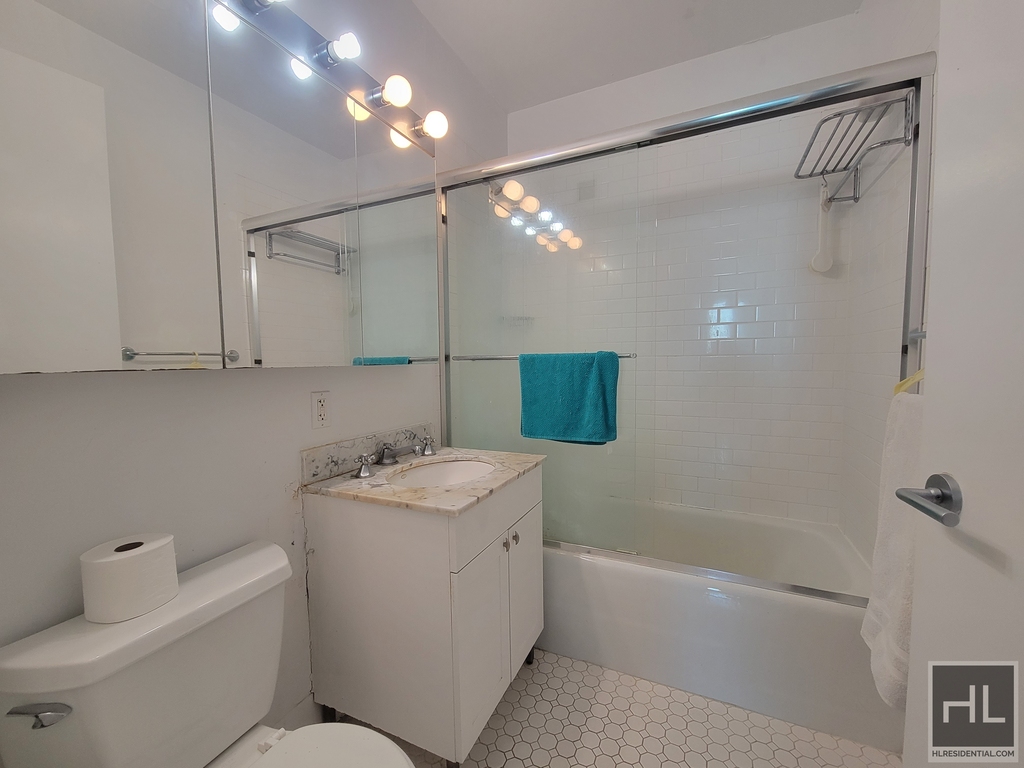 47-20 Center Boulevard - Photo 14