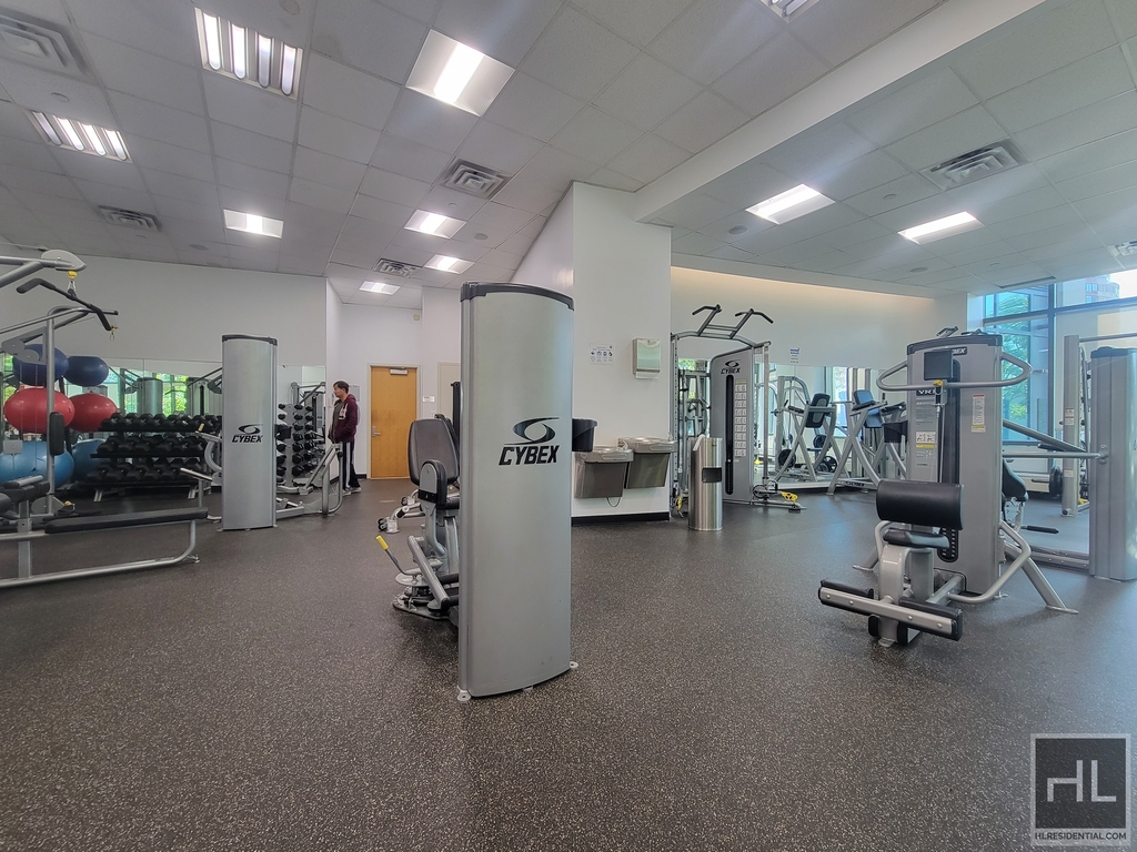 47-20 Center Boulevard - Photo 21