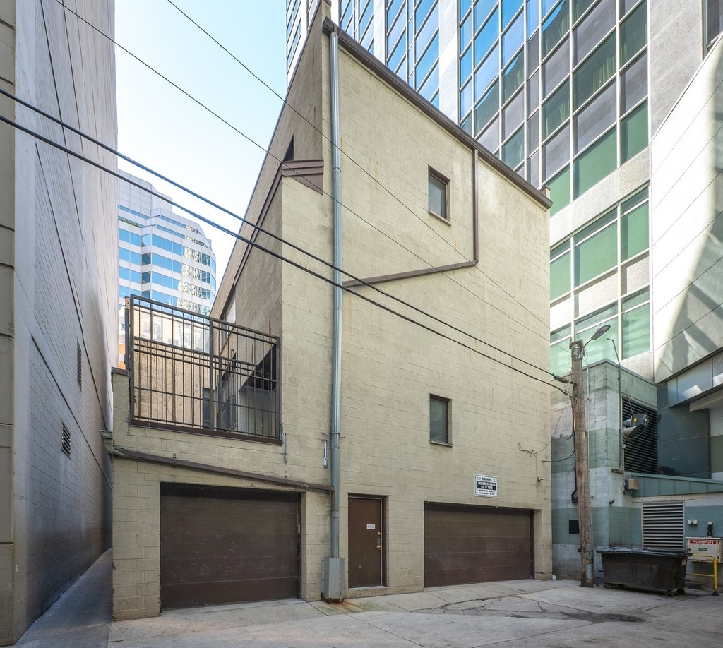 212 E Ontario Street - Photo 13