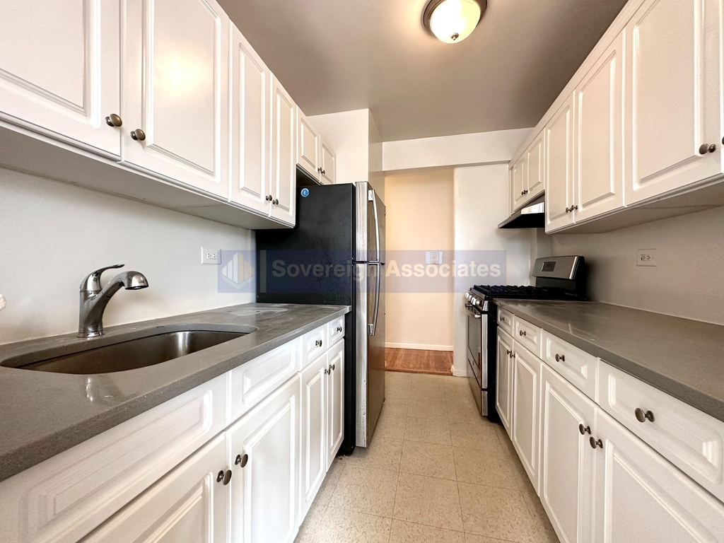 3555 Oxford Avenue - Photo 3