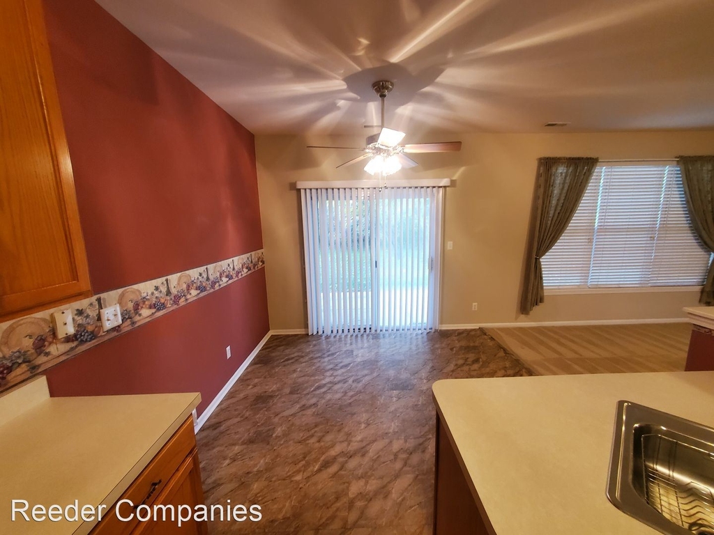 880 Manistee Ave. - Photo 5