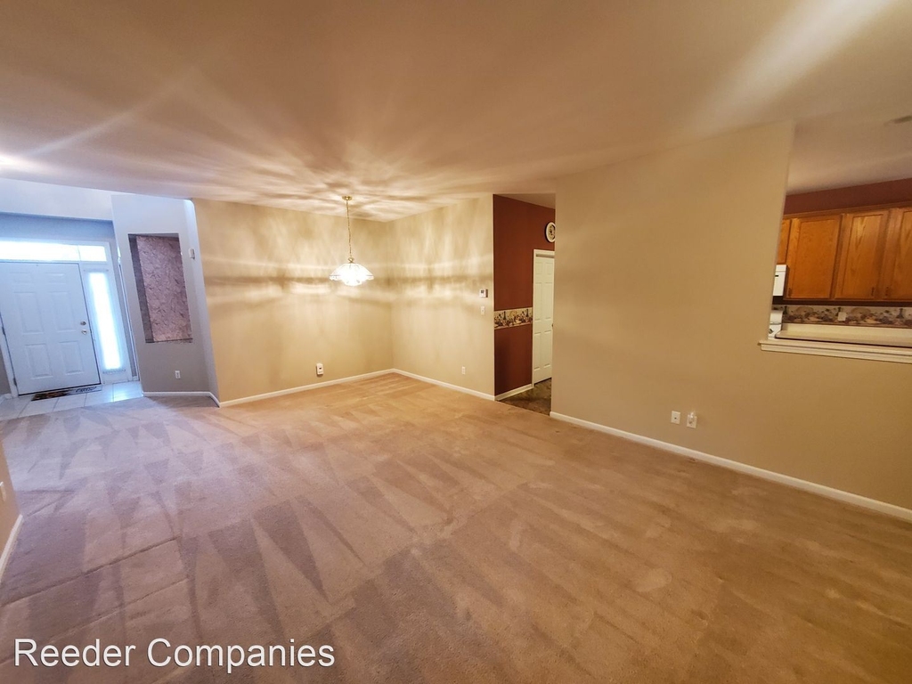 880 Manistee Ave. - Photo 2