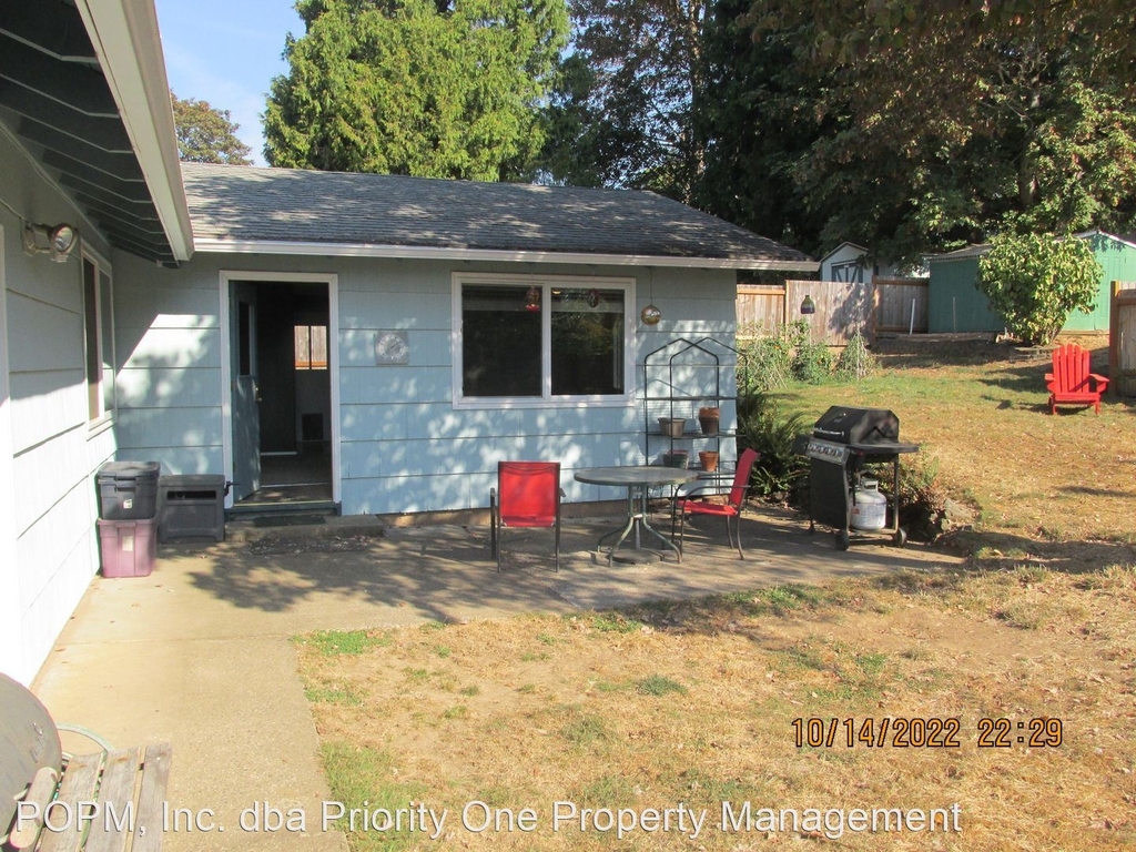 11530 Se 48th Ave. - Photo 9