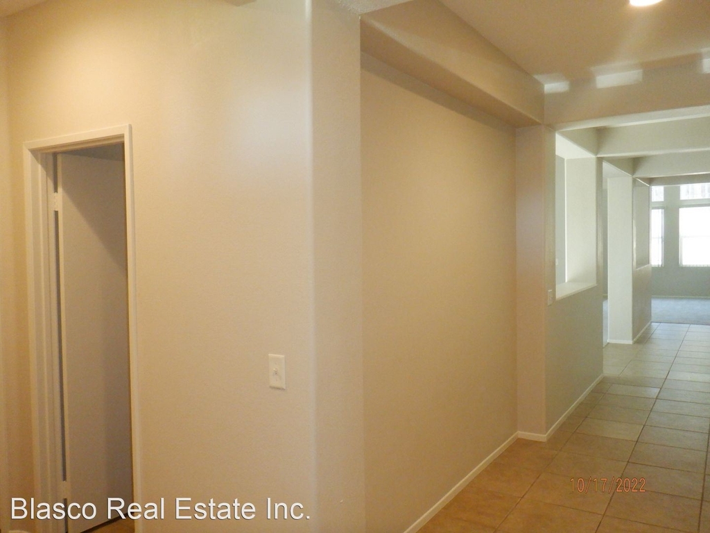 1573 Excel Court - Photo 2