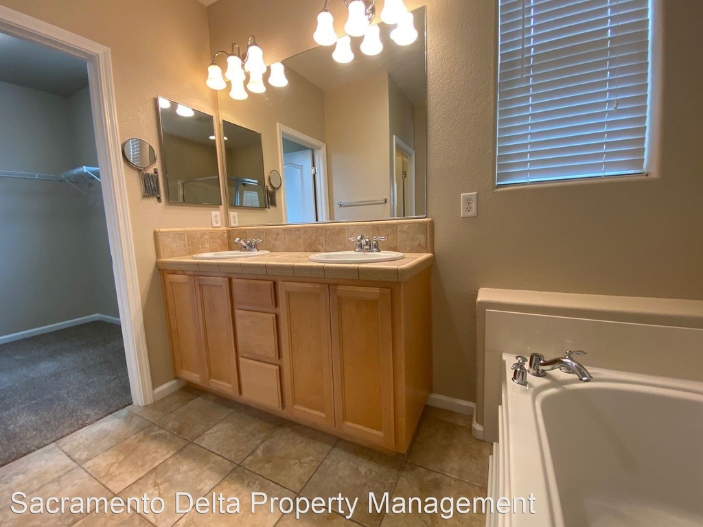 721 Wapello Circle - Photo 33