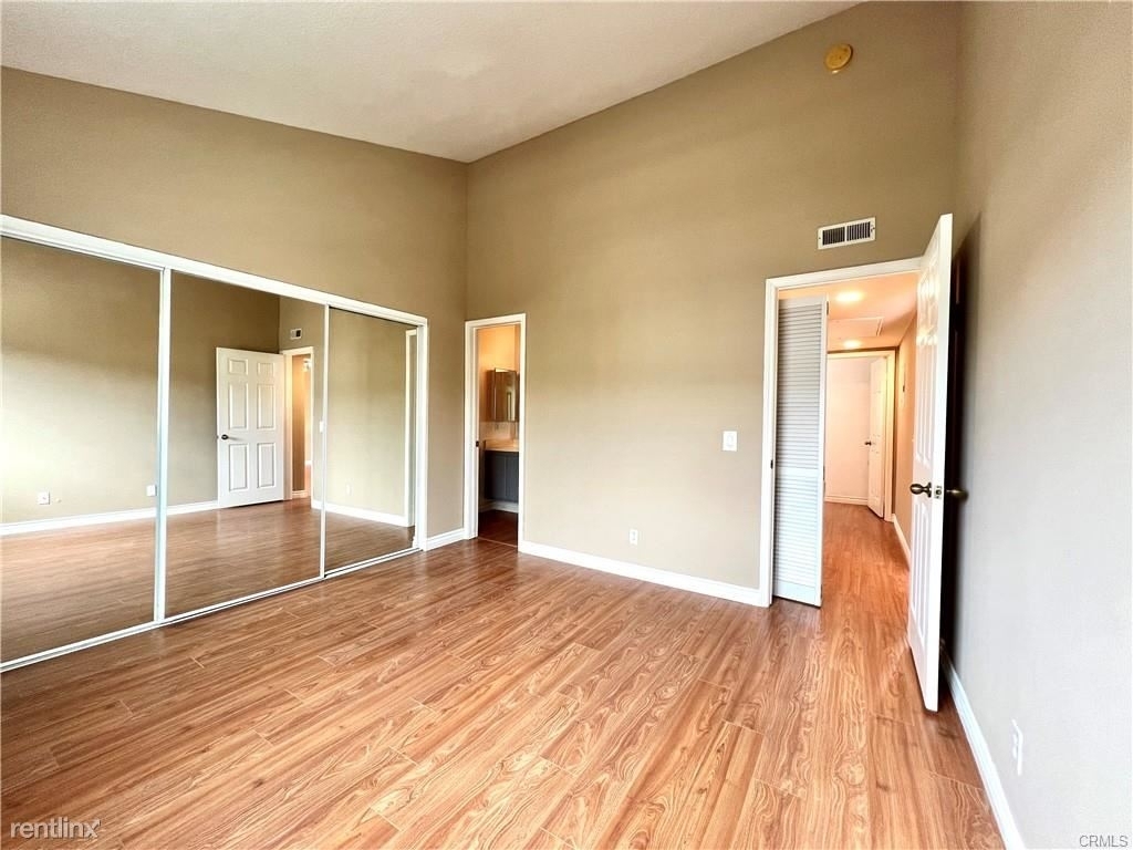 1121 Obispo Ave Unit 208 - Photo 4