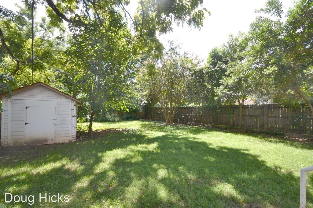 2228 Commonwealth Ave - Photo 2