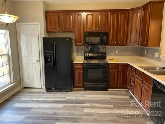 15615 Sir Charles Place - Photo 3