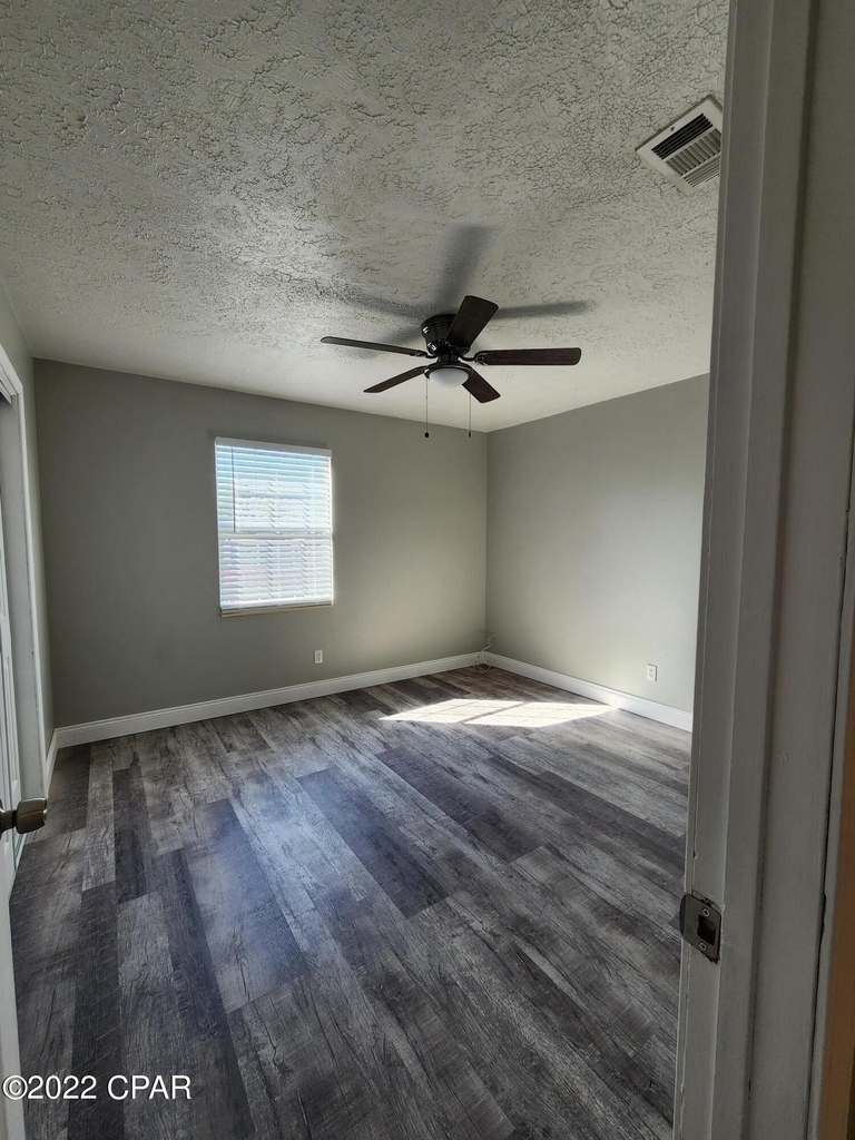 1022 Bradley Circle - Photo 5