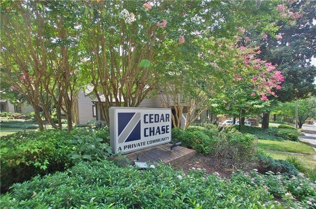 802 Cedar Chase Circle Ne - Photo 0