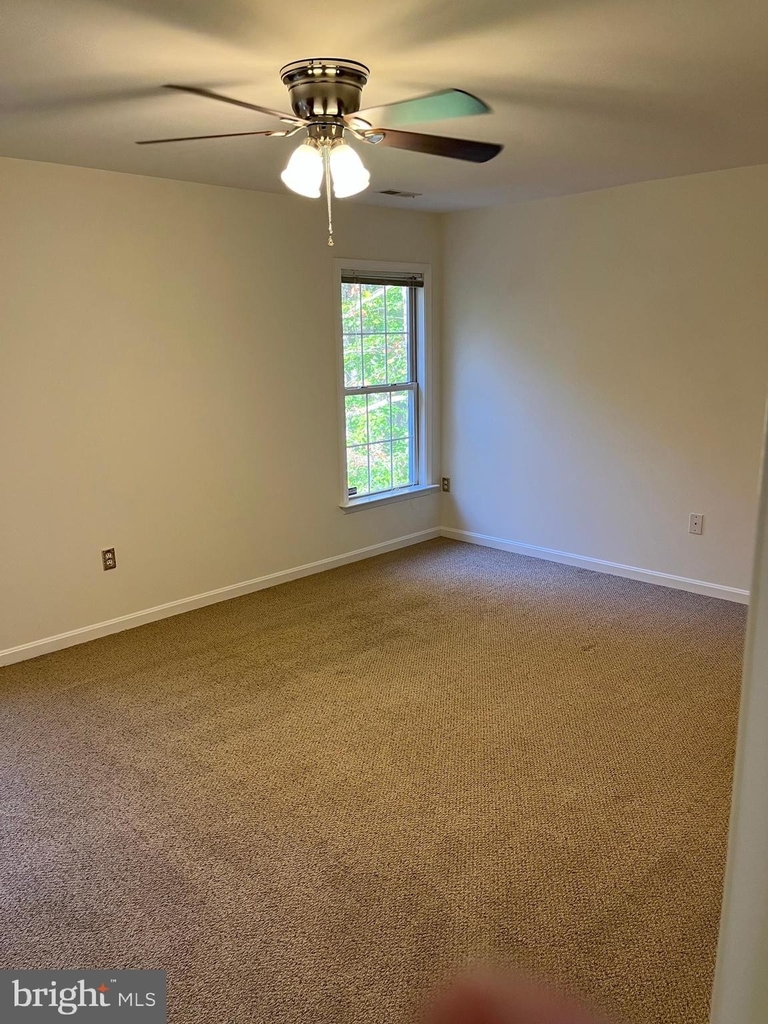 10402 Woodlake Court - Photo 10