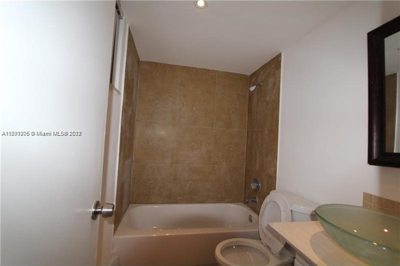 525 W 69th St - Photo 0