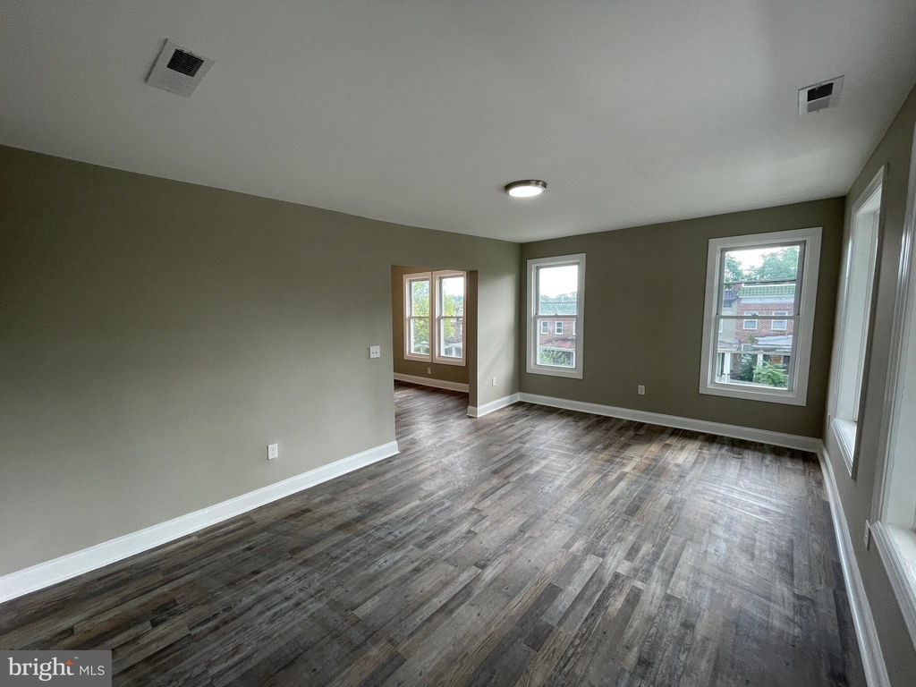 3200 Elgin Avenue - Photo 5