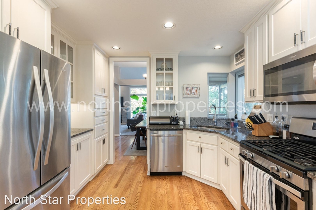 975 Southshore Blvd - Photo 11