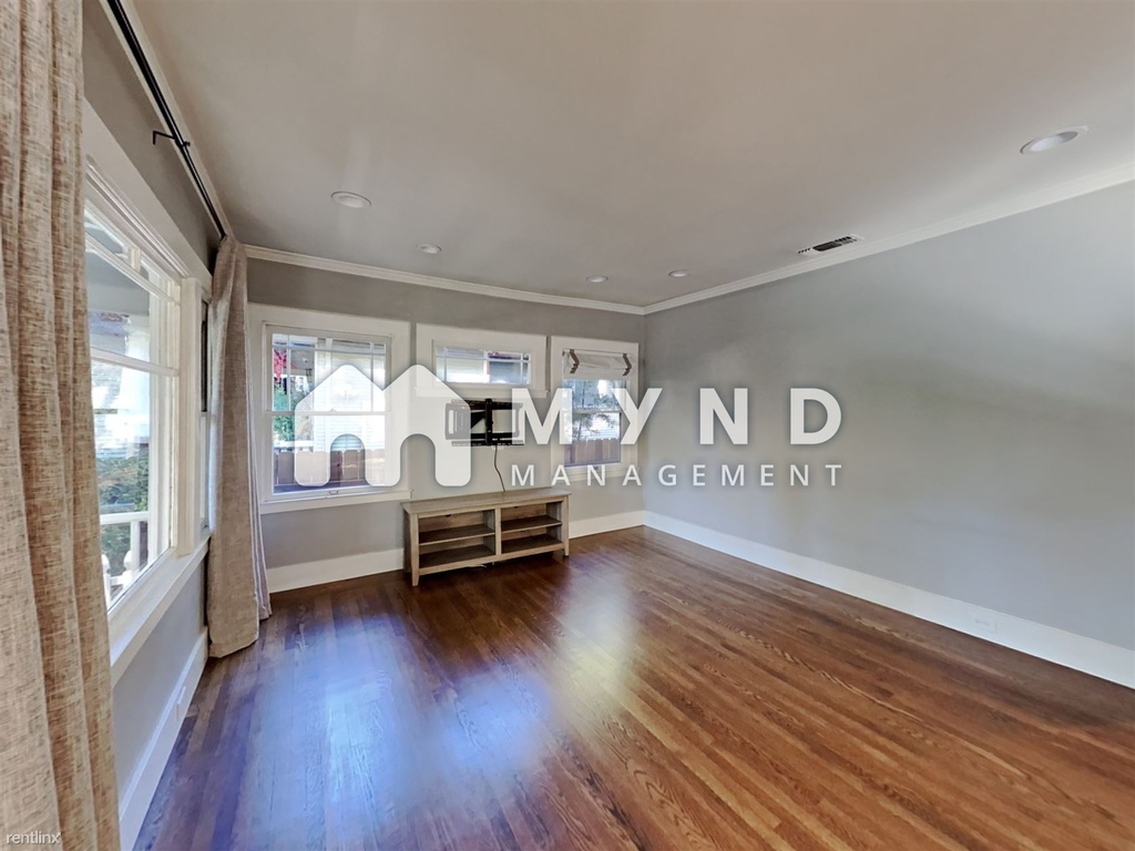 3027 E Street - Photo 2