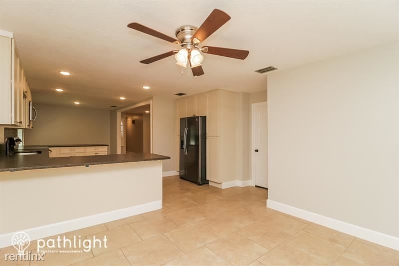 800 N Sunset Drive - Photo 2