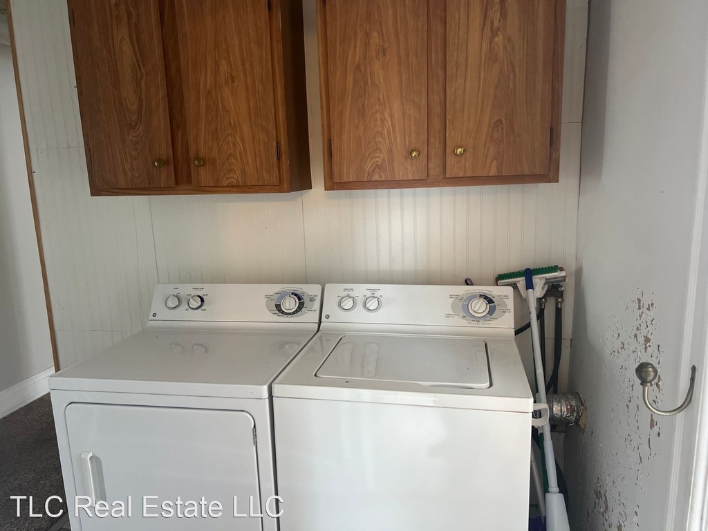 608 Elizabeth Street Apt. B - Photo 10