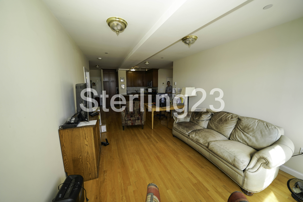 14-31 Astoria Boulevard - Photo 1