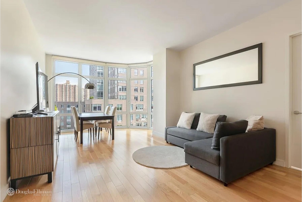 555 W 59th St - Photo 1