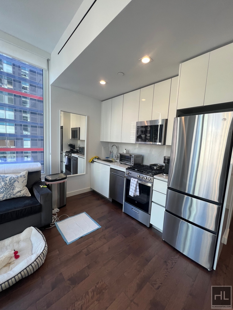 232 East 54th Street - Photo 13