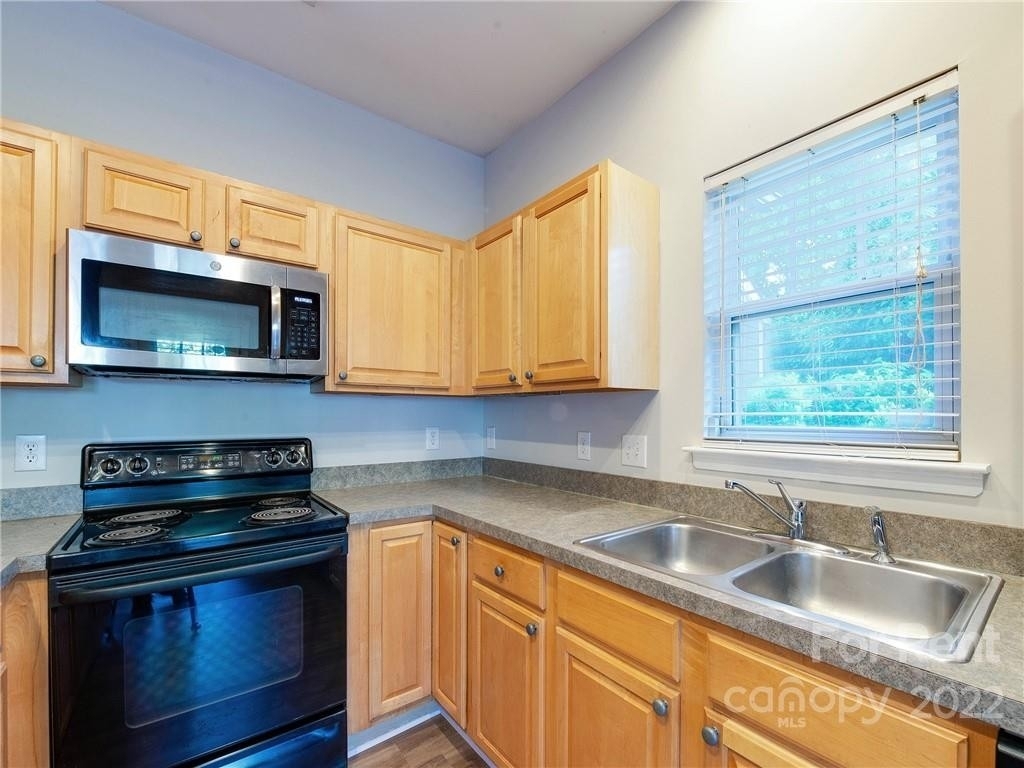 3006 Uxbridge Woods Court - Photo 7