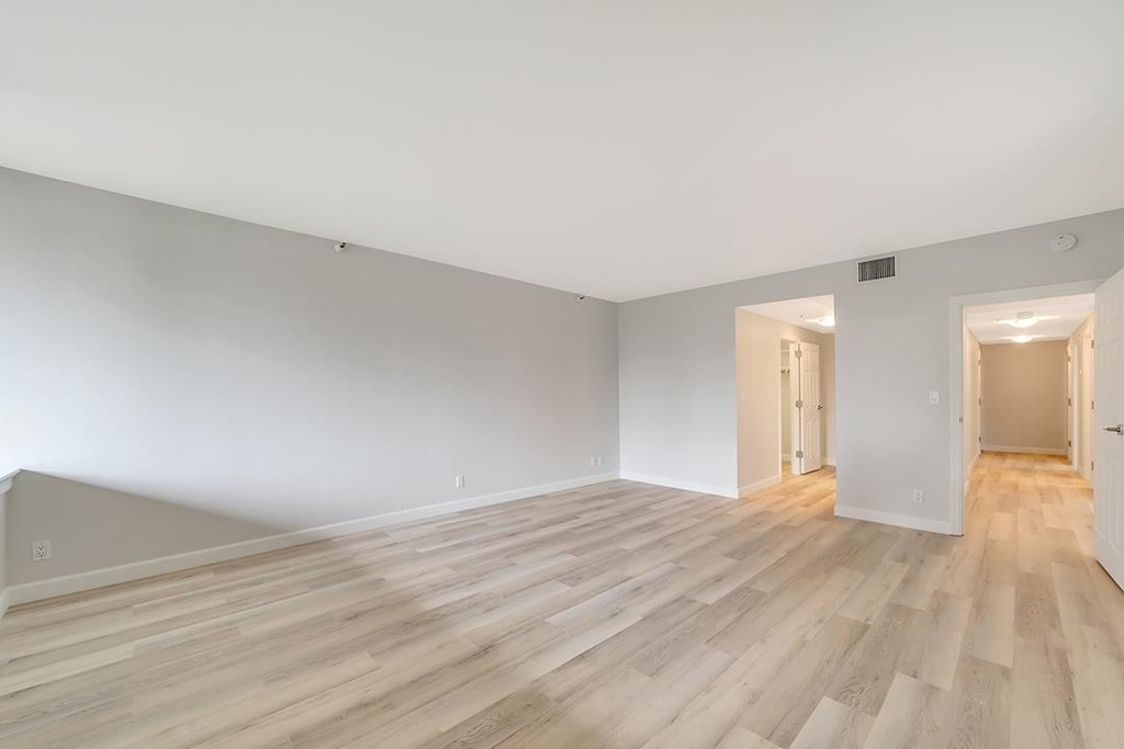 555 Laurel Ave 103 - Photo 14