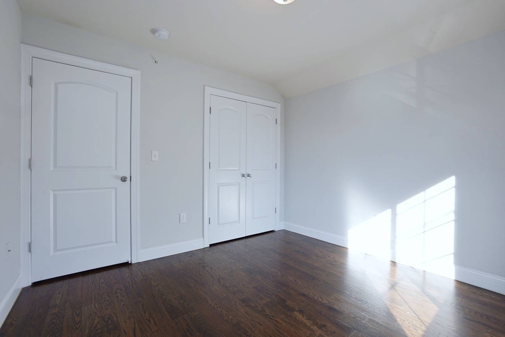 4077 Victory Blvd - Photo 9