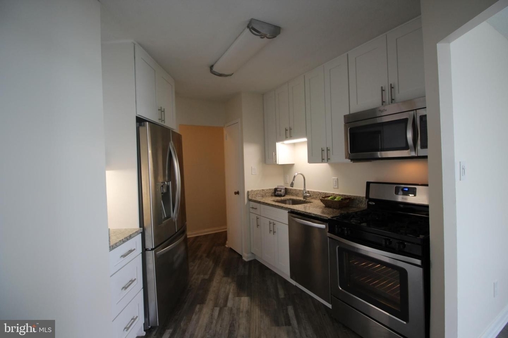 501 Slaters Ln #201 - Photo 1