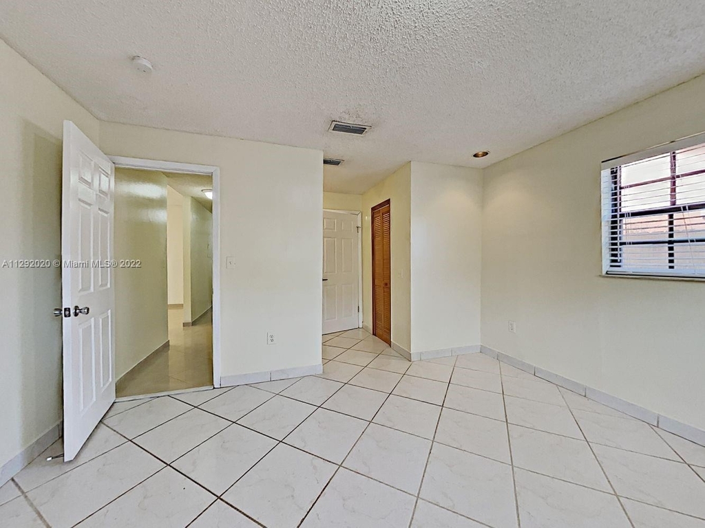 10047 Nw 129th Ter - Photo 5