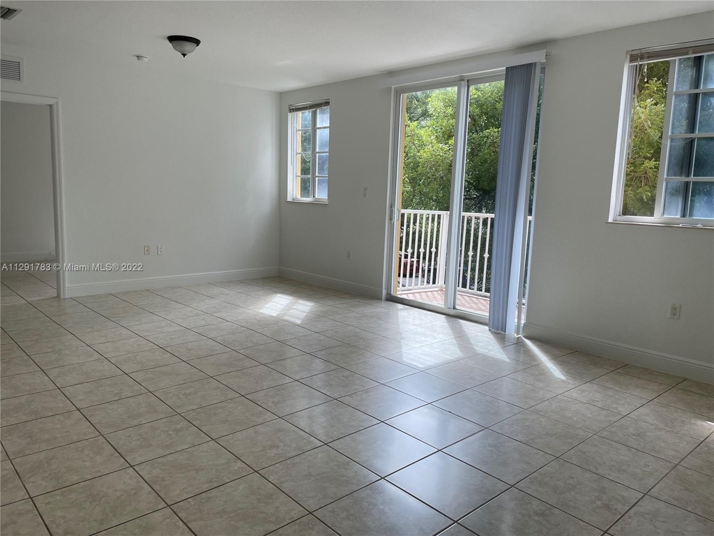 107 Mendoza Ave - Photo 2