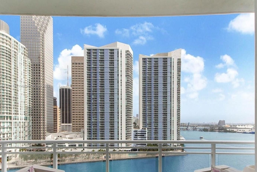 900 Brickell Key Blvd - Photo 2