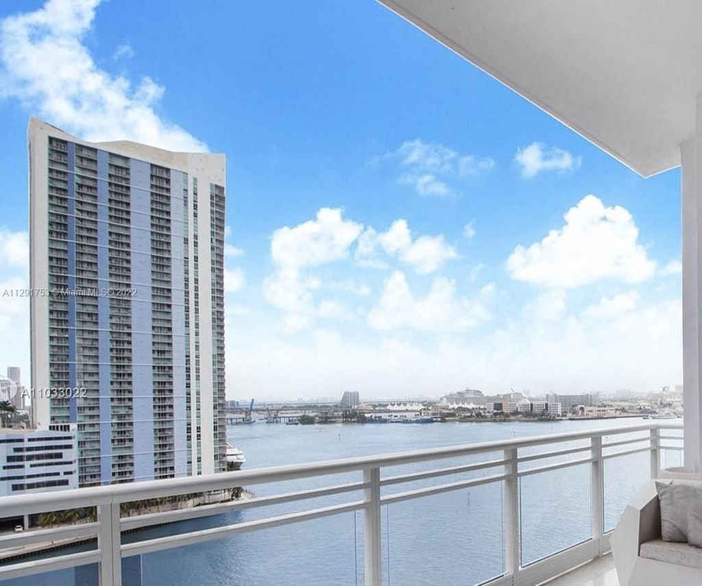 900 Brickell Key Blvd - Photo 3