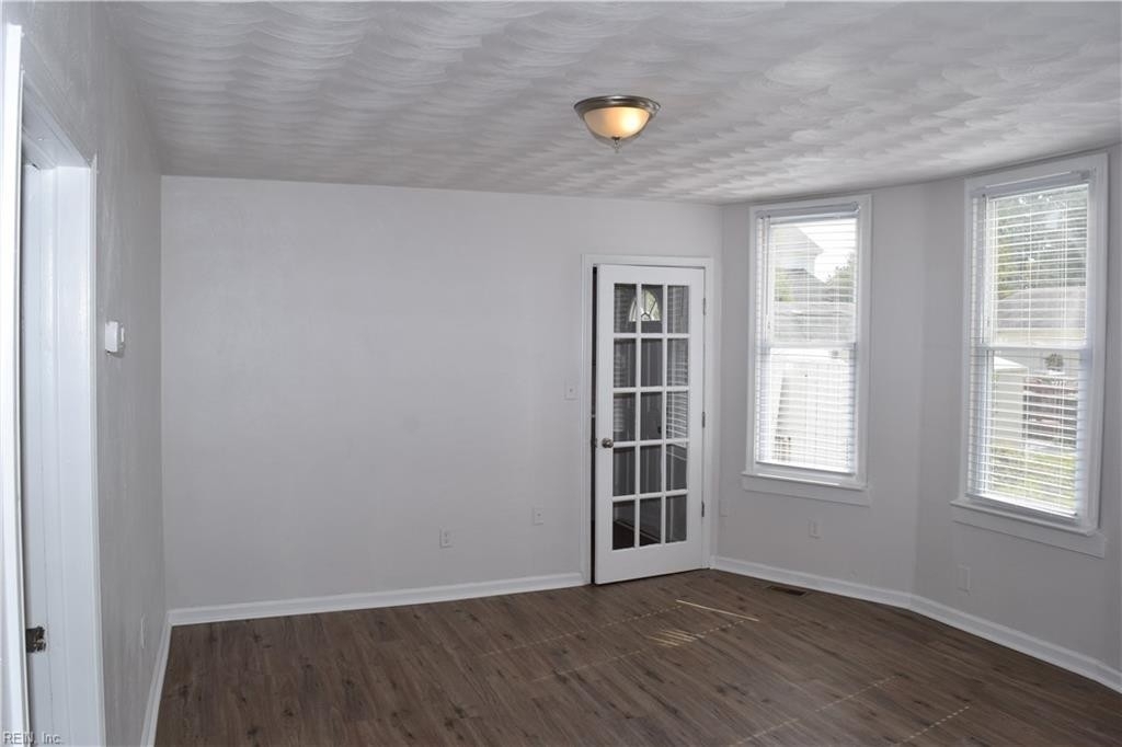 273 Elm Avenue - Photo 5