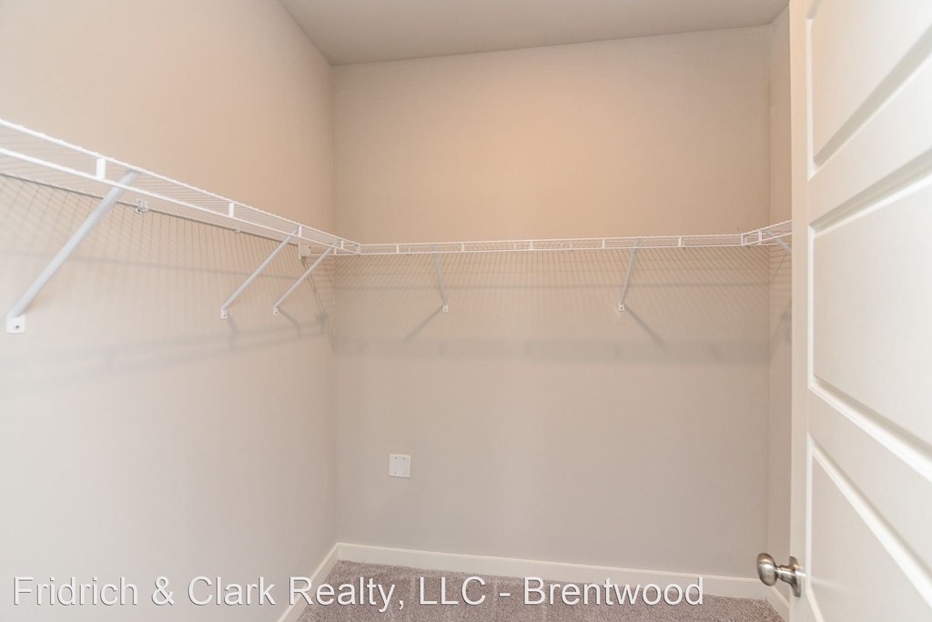 728 Mickelson Way - Photo 23