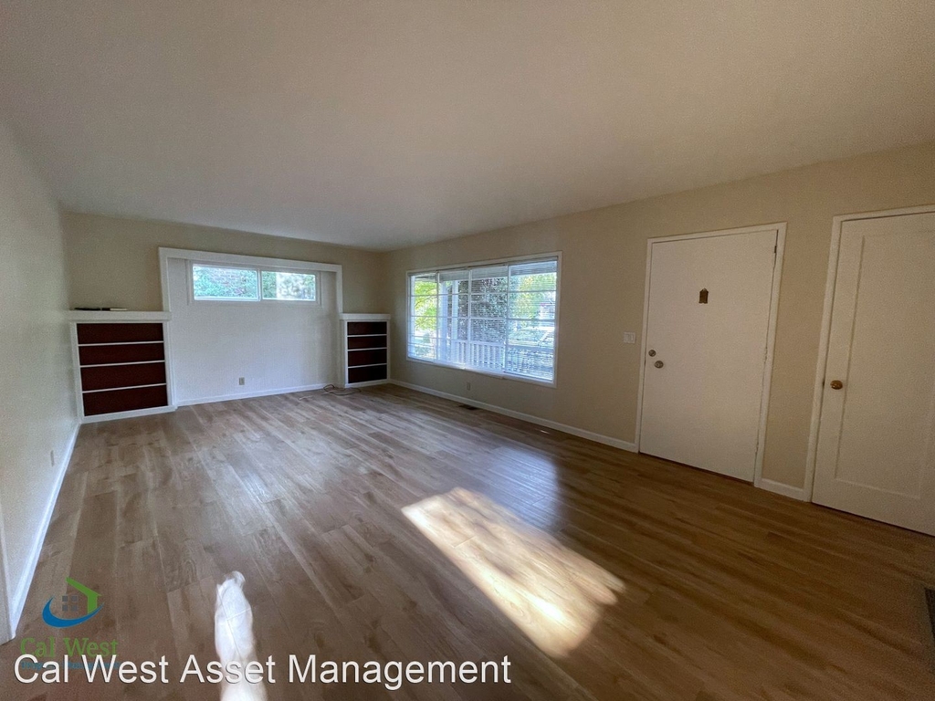 1160 Dean Ave. - Photo 1