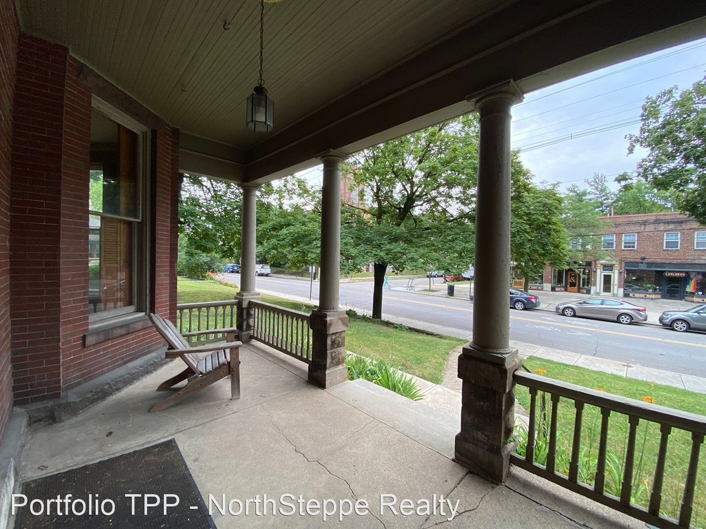 218 King Ave - Photo 0