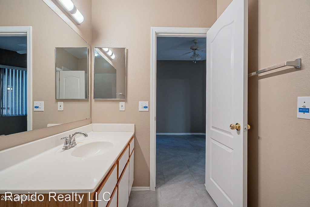 2929 W Yorkshire Dr Unit 2071 - Photo 17